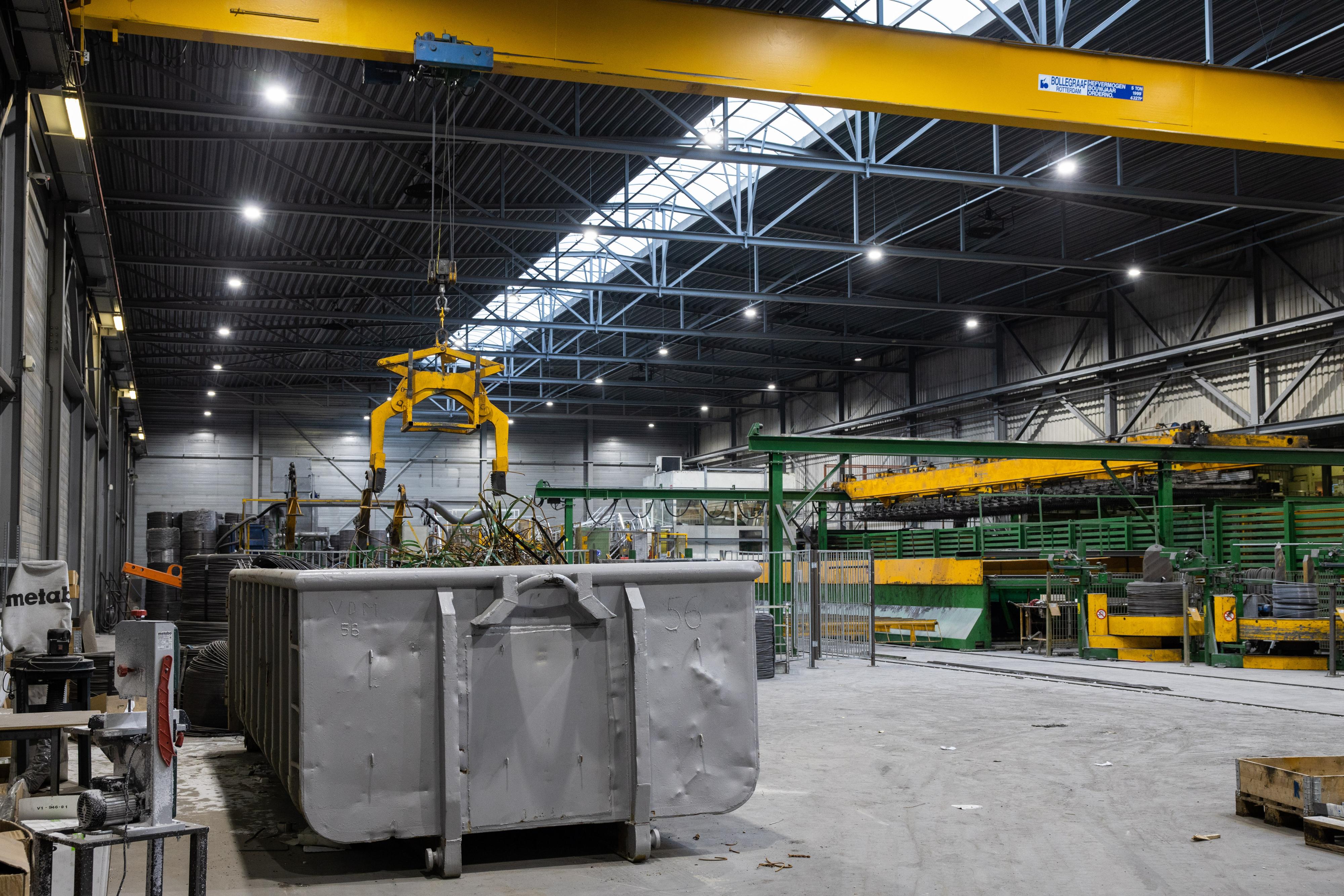 LED verlichting in bedrijfshal met High-Bay armaturen
