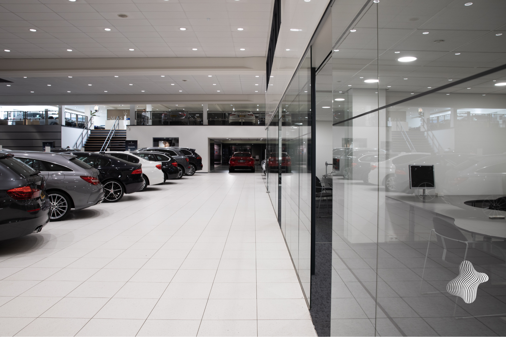 Industriële hal met LED-panelen