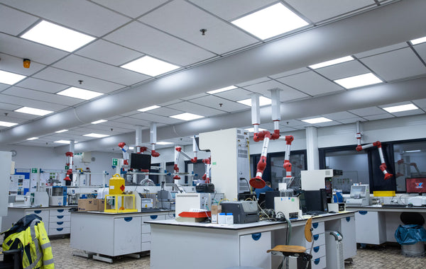 Schone werkplaats, plafond tot 4m